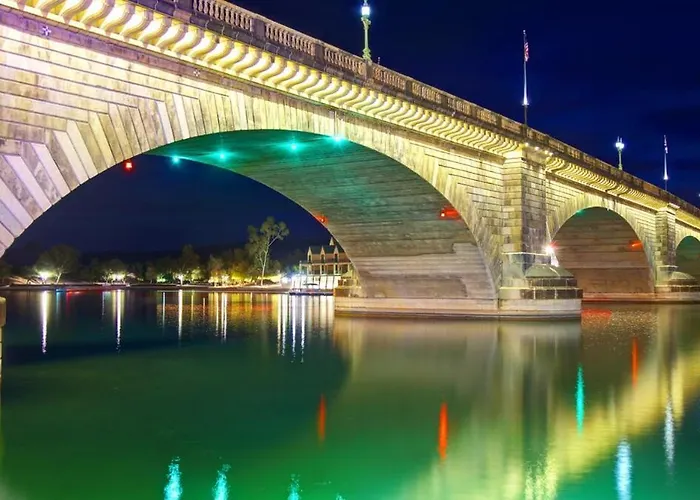 Hébergement de vacances Avalon Havasu Pool Playground Sleeps 20 *