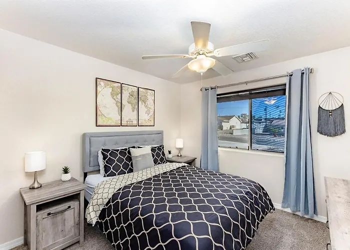 Hébergement de vacances Avalon Havasu Pool Playground Sleeps 20 *