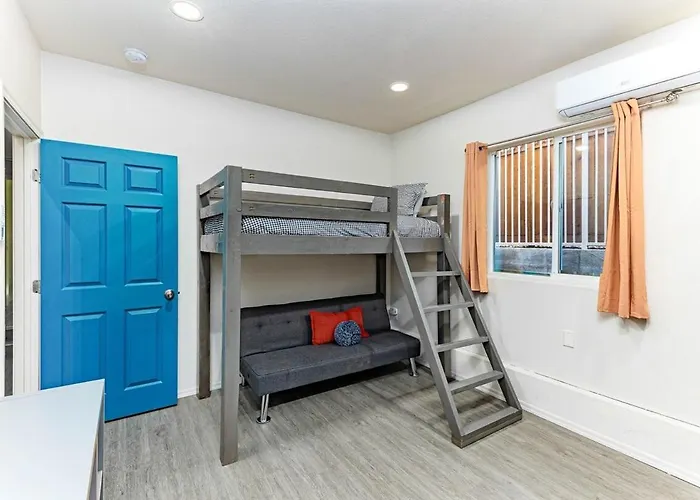 Hébergement de vacances Avalon Havasu Pool Playground Sleeps 20 Lake Havasu City