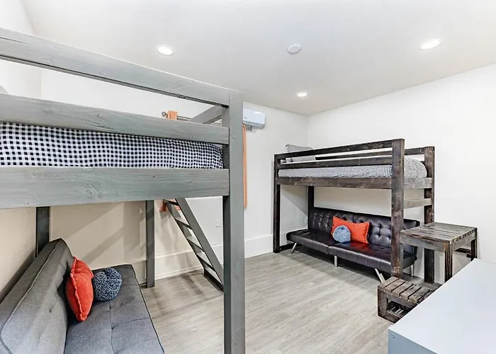 Hébergement de vacances Avalon Havasu Pool Playground Sleeps 20 *