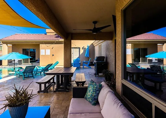 Hébergement de vacances Avalon Havasu Pool Playground Sleeps 20 Lake Havasu City