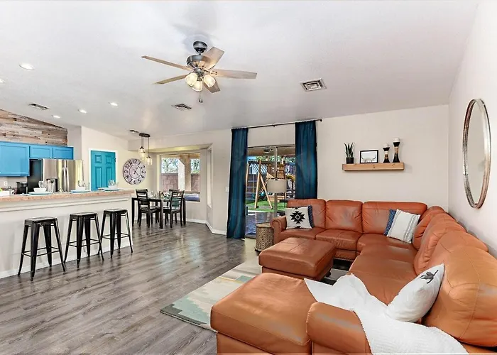 Hébergement de vacances Avalon Havasu Pool Playground Sleeps 20 Lake Havasu City