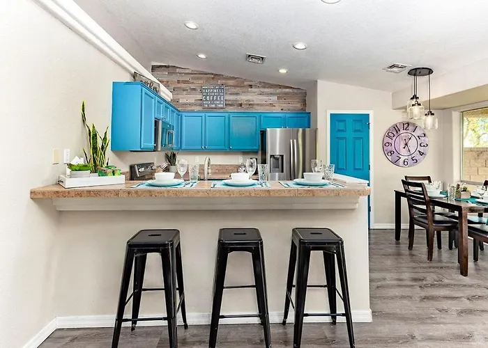 Hébergement de vacances Avalon Havasu Pool Playground Sleeps 20 Lake Havasu City