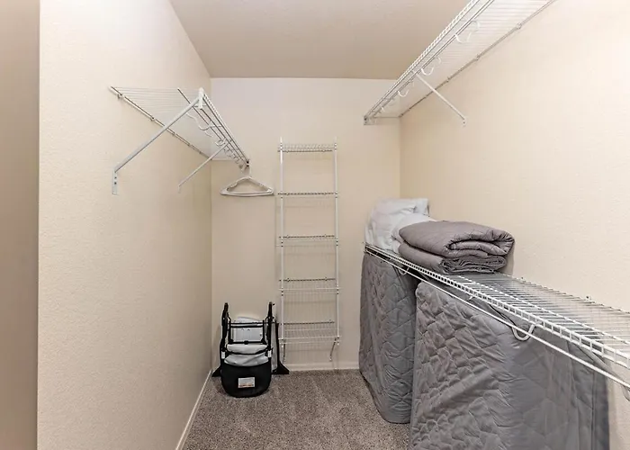 Hébergement de vacances Avalon Havasu Pool Playground Sleeps 20