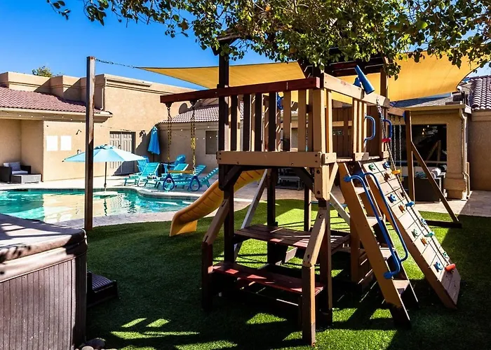 Hébergement de vacances Avalon Havasu Pool Playground Sleeps 20 *