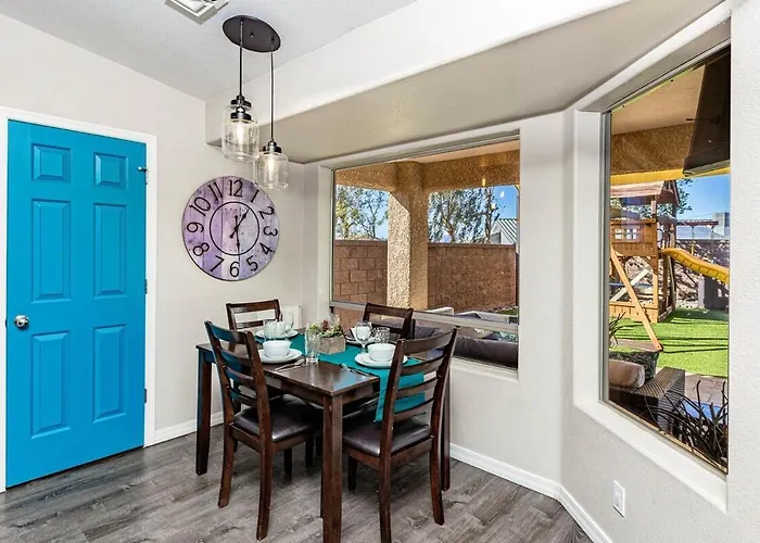 Hébergement de vacances Avalon Havasu Pool Playground Sleeps 20 Lake Havasu City